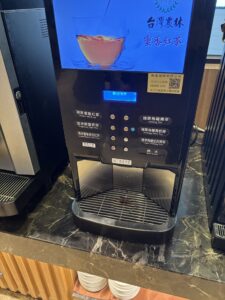 台湾で見つけた紅茶ディスペンサーの写真